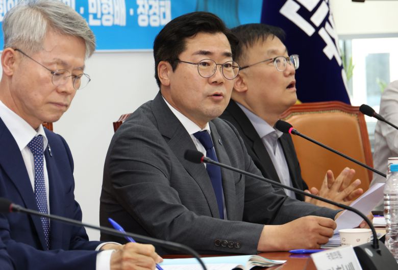 더불어민주당 당대표 선거에 출마한 박찬대 의원이 2일 서울 여의도 국회에서 열린 검찰개혁 토론회에서 발언하고 있다. 뉴시스