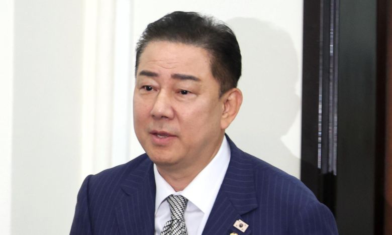 김병기 더불어민주당 당대표 직무대행 겸 원내대표가 2일 서울 여의도 국회에서 열린 최고위원회의에 참석하고 있다. 뉴시스