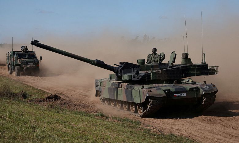 폴란드군 K-2 전차기 야외 기동훈련을 하고 있다. 세계일보 자료사진