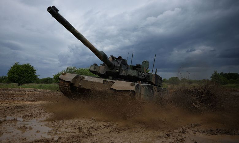 폴란드군 K-2 전차기 험지 기동훈련을 하고 있다. 세계일보 자료사진