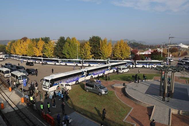대북 전단살포 시도를 저지하는 경찰. 연합뉴스