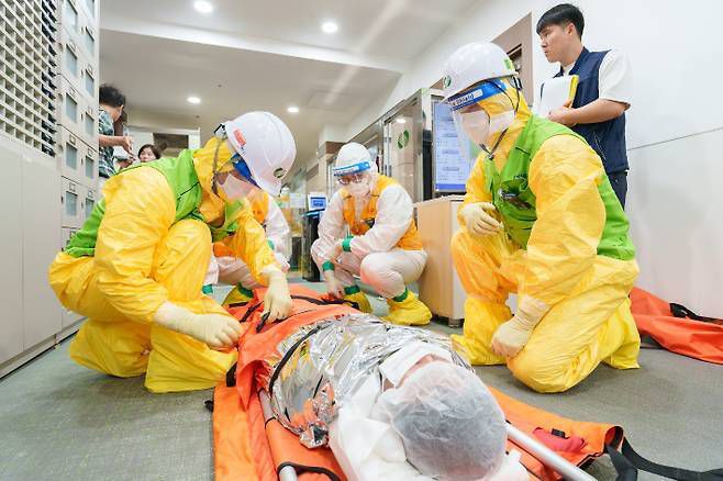 응급환자 의료구호 훈련 모습.