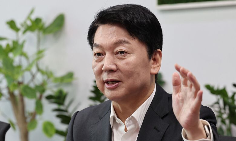 국민의힘 혁신위원장직에서 전격적으로 물러난 뒤 당대표 출마를 선언한 안철수 의원이 9일 국회 의원회관에서 본지와 인터뷰하고 있다. 허정호 선임기자