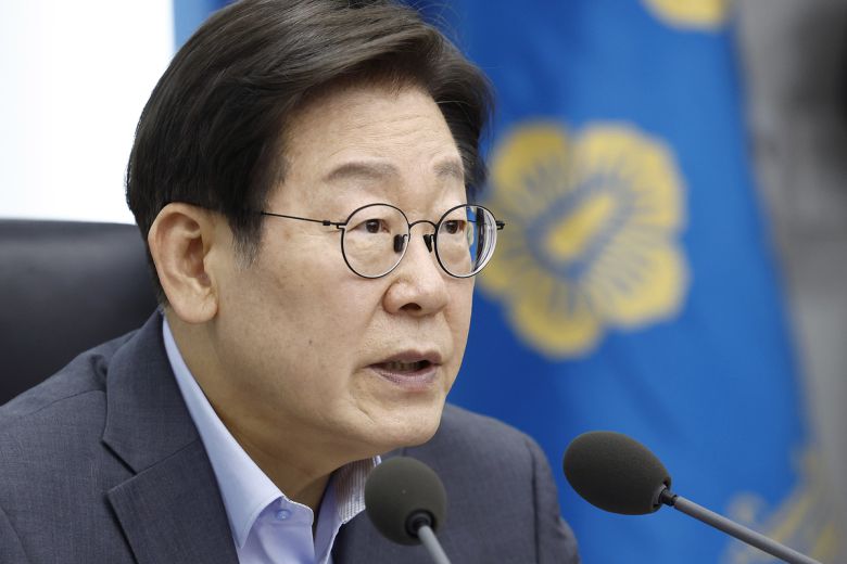 이재명 대통령이 10일 서울 용산 대통령실 청사에서 열린 수석·보좌관 회의에서 발언하고 있다. 대통령실통신사진기자단