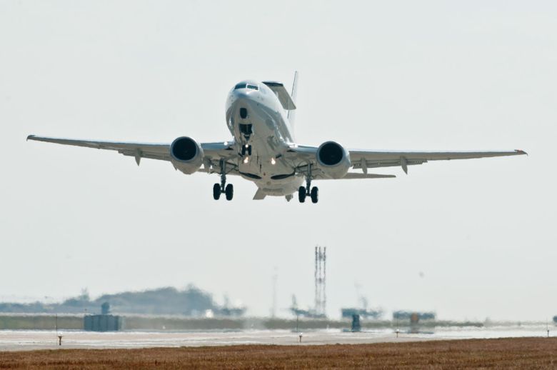 한국 공군 E-737 조기경보통제기가 착륙을 위해 활주로에 접근하고 있다. 세계일보 자료사진