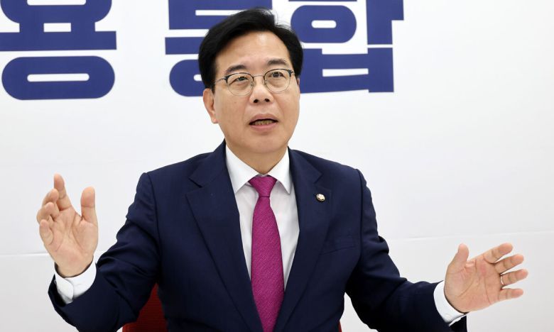 국민의힘 송언석 비상대책위원장 겸 원내대표가 지난 11일 국회 원내대표실에서 세계일보와 인터뷰를 하고 있다. 이제원 선임기자