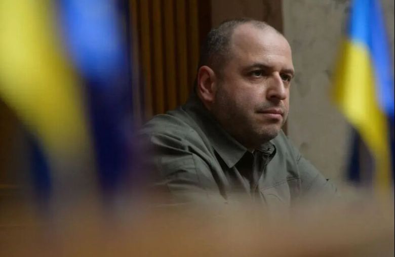 루스템 우메로프 우크라이나 국방부 장관. 도널드 트럼프 미국 대통령이 ‘친(親)민주당’ 인사로 통하는 옥사나 마르카로바 주미 우크라이나 대사 교체를 요구함에 따라 우메로프가 새 주미 대사로 임명될 것이 확실해 보인다. AFP연합뉴스