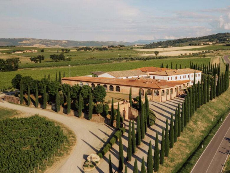 발 디 수가 전경.  홈페이지