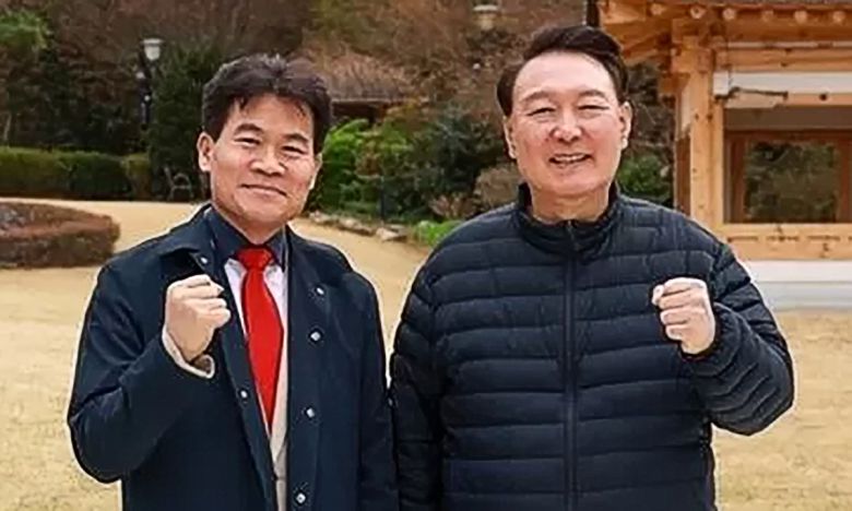 한국사 강사 전한길 씨와 윤석열 전 대통령 . 전한길뉴스