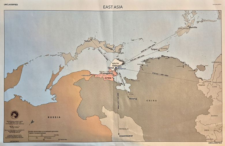 주한미군이 제작한 위아래가 뒤집힌 동아시아 지도. 한미동맹재단 신경수 사무총장 제공·연합뉴스