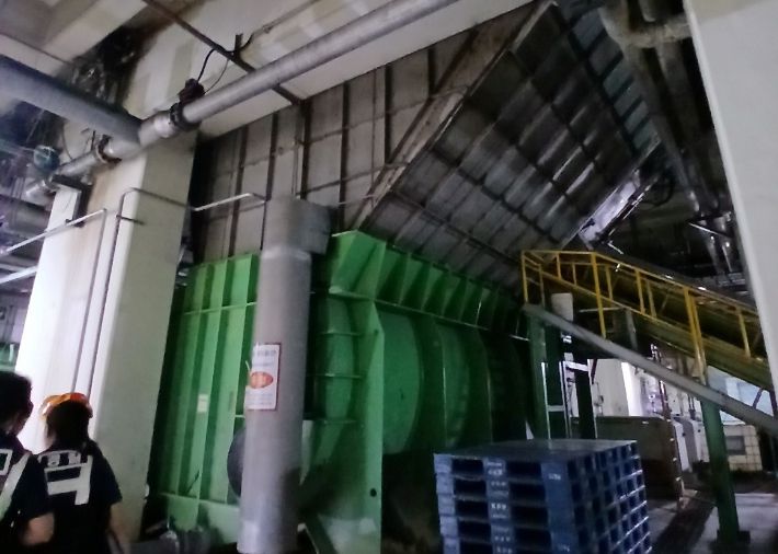 30대 근로자 사망사고가 발생한 대전 대덕구의 한솔제지 신탄진공장 내부 모습. 대전소방본부 제공