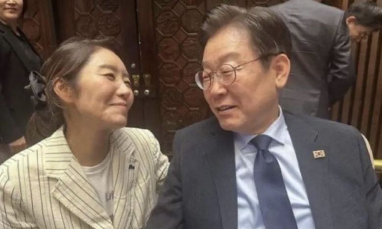 이재명 대통령과 강선우 여성가족부 장관 후보자. 온라인 커뮤니티 캡처