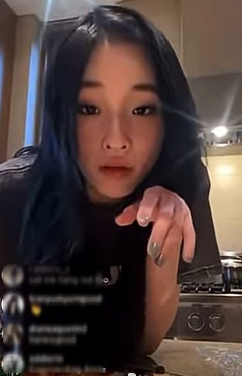 혼성그룹 ‘올데이 프로젝트’의 멤버로 데뷔한 애니의 과거 라이브 방송. 애니 인스타그램 라이브방송 갈무리