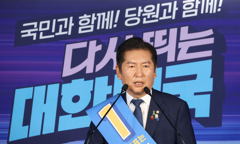 정청래 더불어민주당 당대표 후보가 20일 오후 서울 여의도 중앙당사에서 열린 '당대표 및 최고위원 선출을 위한 영남권 합동연설회'에서 정견발표를 하고 있다. 뉴스1