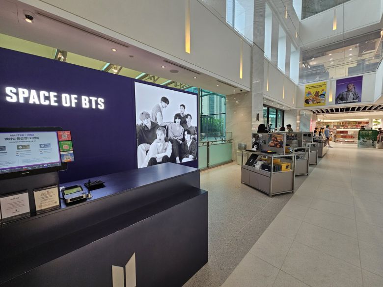 서울 중구 신세계면세점 명동점 11층 ‘스페이스 오브 BTS’ 매장 전경.