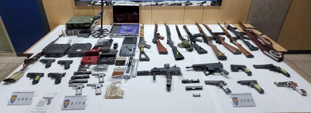 부산경찰청은 2021년 총기 부품을 밀수해 일명 ‘고스트건’을 제작한 일당을 적발했다. 부산경찰청 제공