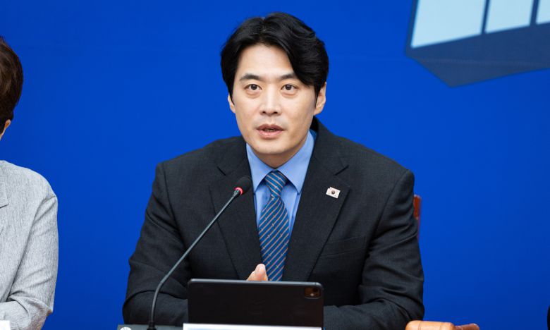 한준호 더불어민주당 최고위원이 23일 서울 여의도 국회에서 열린 최고위원회의에서 모두 발언을 하고 있다. 뉴스1