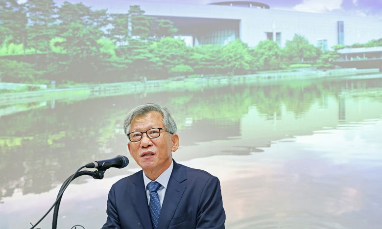 유홍준 신임 국립중앙박물관 관장이 24일 서울 용산구 국립중앙박물관에서 기자간담회를 하고 있다. 뉴시스