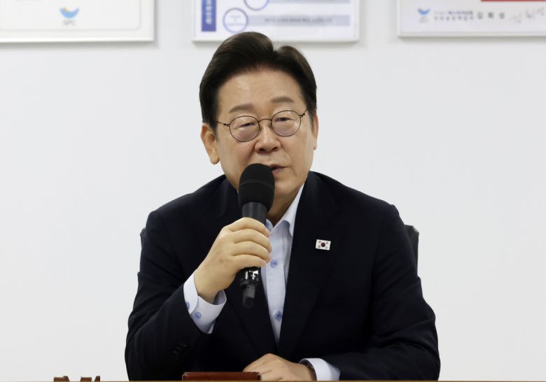 이재명 대통령이 25일 경기 시흥시 SPC삼립 시화공장에서 열린 산업재해 근절 현장 노사간담회에서 발언하고 있다. 시흥=뉴시스