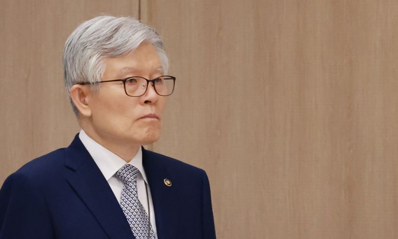 최동석 인사혁신처장이 지난 23일 서울 용산 대통령실 청사에서 열린 임명장 및 위촉장 수여식에 참석하고 있다. 연합뉴스