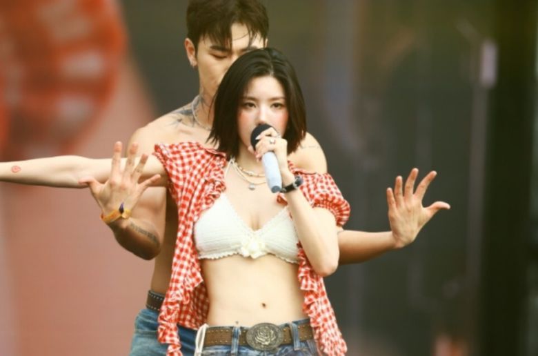 권은비와 박봄이 '워터밤 부산'에 불참하게 됐다. 더블앤(W&) 제공