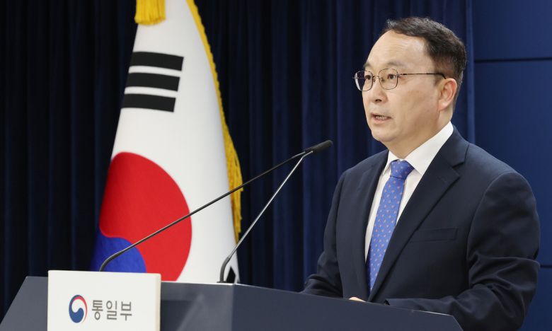 통일부, 입장 발표 구병삼 통일부 대변인이 28일 서울 종로구 정부서울청사 브리핑실에서 북한 김여정 노동당 부부장 담화에 대한 정부 입장을 발표하고 있다. 뉴스1