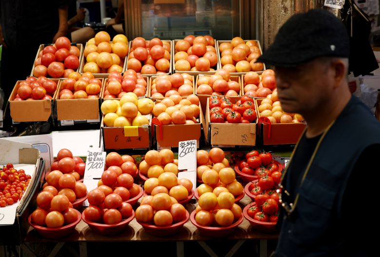 3일 서울 동대문구 청량리종합시장에 토마토가 진열돼 있다. 연합뉴스