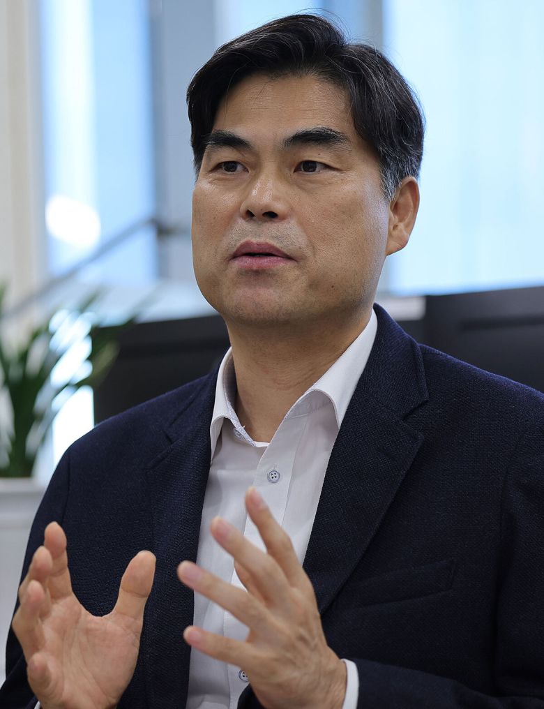 김만기 서울AI재단 이사장은 “9월30일부터 열리는 제2회 스마트라이프위크(SLW)는 AI가 어떻게 시민 일상에 자연스럽게 녹아들어갈 수 있는지를 체감하는 축제가 될 것”이라며 “SLW를 아시아의 CES로 키우고, 서울을 AI 핵심 거점으로 만들 것”이라고 자신한다. 이재문 기자