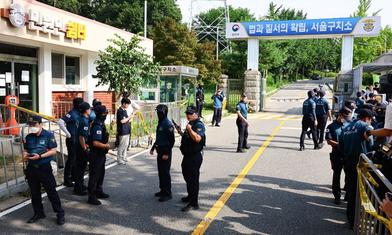 경기 의왕시 서울구치소에서 경찰이 경계근무를 서고 있다. 의왕=뉴시스