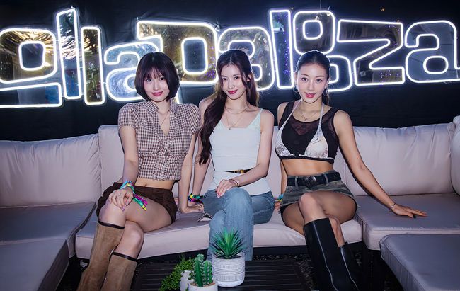 트와이스 모모, 사나, 지효. JYP엔터테인먼트 제공