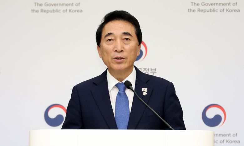 박수현 국정기획위원회 국가균형성장특별위원장이 5일 세종시 정부세종청사에서 국정기획위원회가 대통령 세종집무실 건립을 신속추진과제로 선정했다고 밝히고 있다. 뉴시스