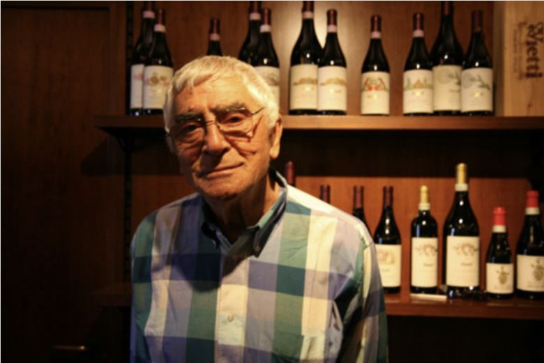 알프레도 쿠라도. 디캔터