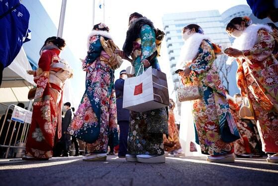 일본의 전통의상인 기모노를 입은 여성. 연합뉴스
