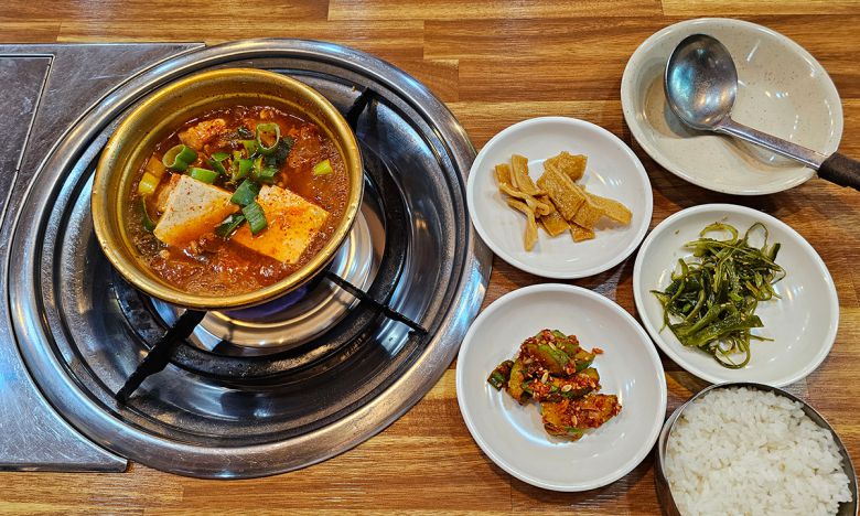 돼지비계찌개 한 상