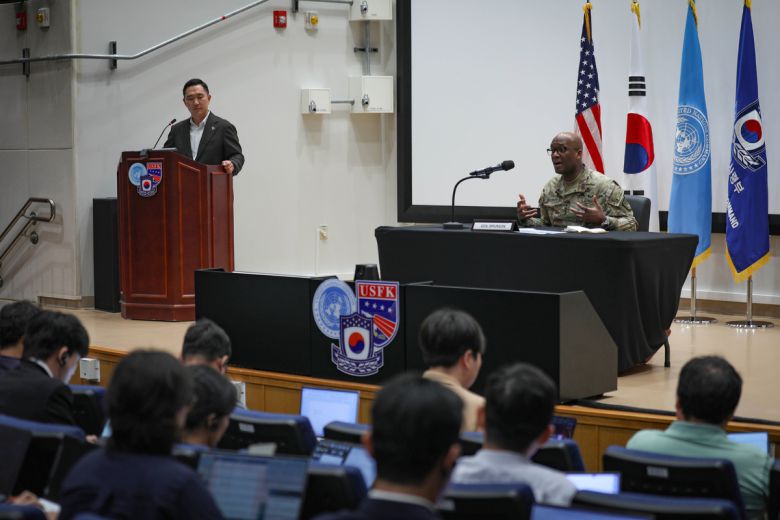 제이비어 브런슨 주한미군사령관이 지난 8일 경기 평택시 캠프 험프리스에서 기자간담회를 하고 있다. 주한미군사령부 제공