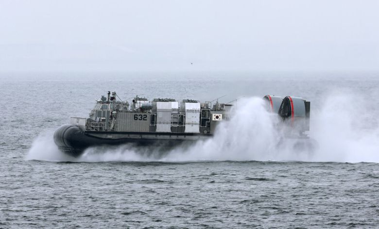 해군 고속상륙정이 빠른 속도로 이동하고 있다. 세계일보 자료사진