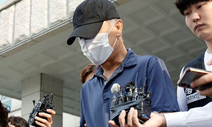 강남 오피스텔 모녀 살해 혐의로 구속된 박학선이 지난해 6월7일 서울 수서경찰서에서 검찰로 송치되고 있다. 뉴시스