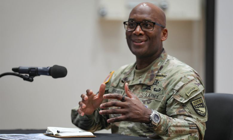 제이비어 브런슨 주한미군사령관이 8일 경기 평택 캠프 험프리스 미군기지에서 열린 기자간담회에서 한·미 동맹 현대화와 한국군의 전시작전통제권 전환 등에 대한 의견을 밝히고 있다.   주한미군사령부 제공