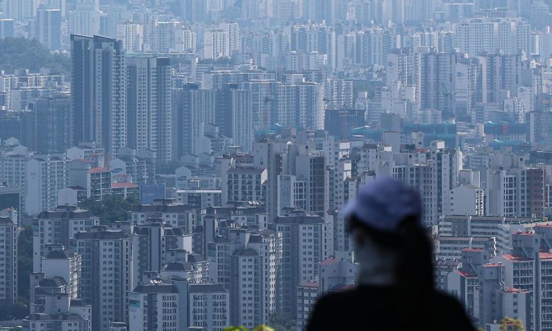 서울 중구 남산에서 바라본 시내 아파트 단지. 뉴스1