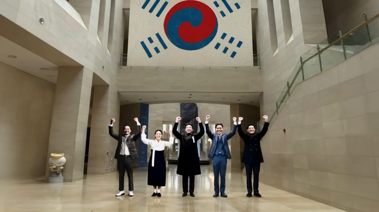 독립운동가들이 만세를 부르고 있다. 국립중앙박물관 유튜브 캡처