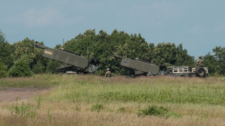미군의 하이마스(HIMARS·고속포병로켓시스템) 발사대들이 가상 표적을 향해 선회해있다. 세계일보 자료사진