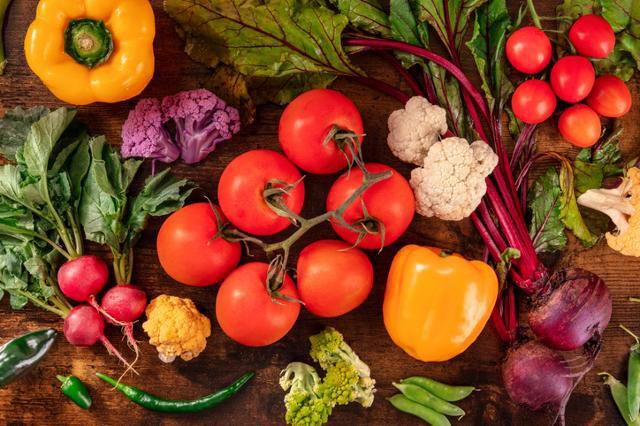 정부 차원의 식습관 개선 캠페인, 영양 교육이 필요하다. 게티이미지