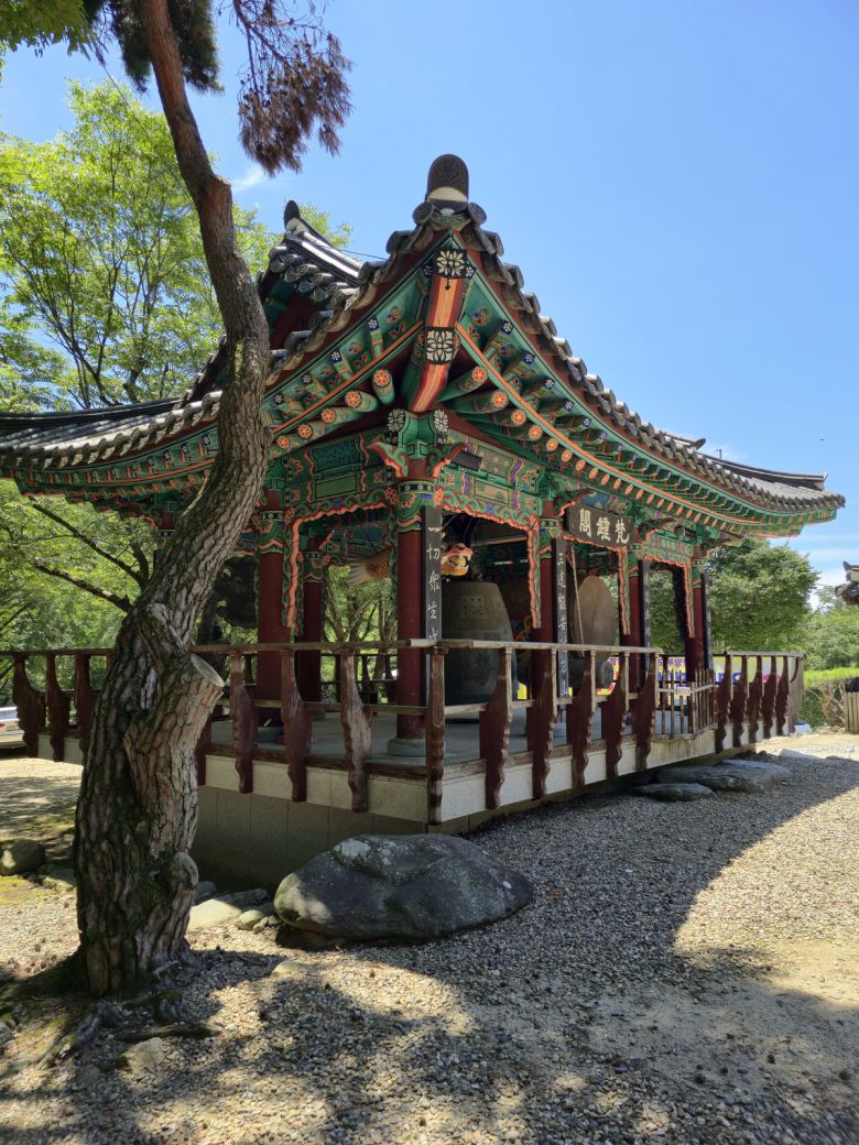 사나사 범종각.