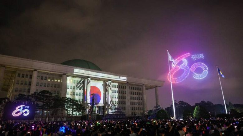 14일 서울 여의도 국회의사당에서 열린 '"제80주년 광복절 전야제"에서 대규모 드론쇼가 펼쳐지고 있다.국가보훈부 제공