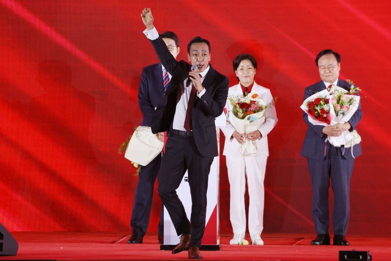 22일 충북 청주시 흥덕구 청주오스코에서 열린 국민의힘 제6차 전당대회에서 최고위원에 당선된 김민수 후보가 수락연설을 하고 있다. 청주=연합뉴스