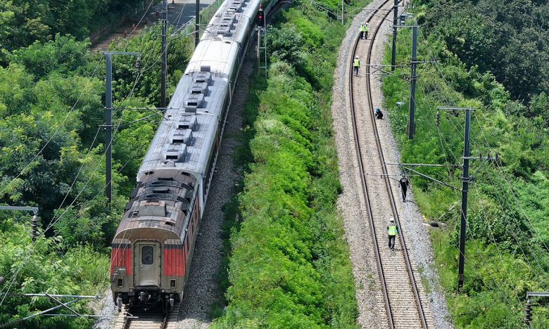지난 20일 경북 청도군 화양읍 삼신리 청도소싸움 경기장 인근 경부선 철로에서 전날 발생한 열차 사고에 대한 유관기관 합동 감식이 진행되고 있다. 연합뉴스
