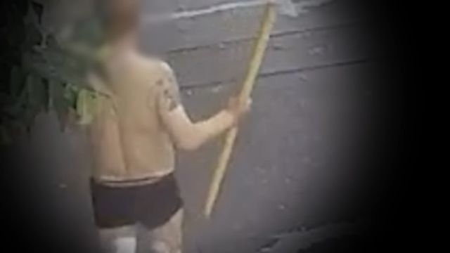 제주 서귀포 매일올레시장에서 윷놀이 도박판을 벌인 일당이 검거된 가운데 경찰청이 당시 상황이 담긴 영상을 공개했다. 경찰청 유튜브 캡처