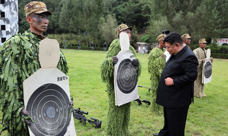북한 김정은 국무위원장이 27일 조선인민군 총참모부 직속 특수작전 훈련기지를 방문하고 저격수구분대와 특수작전구분대 훈련실태를 요해(파악)했다고 조선중앙통신이 28일 보도했다. 평양 조선중앙통신·연합뉴스