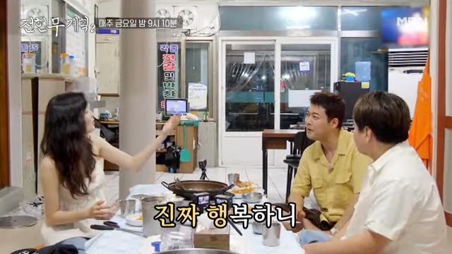 이날 전현무는 진지하게 이선빈에 장기 연애 비결을 물어봐 웃음을 안긴다. ‘전현무계획’ 유튜브 캡처