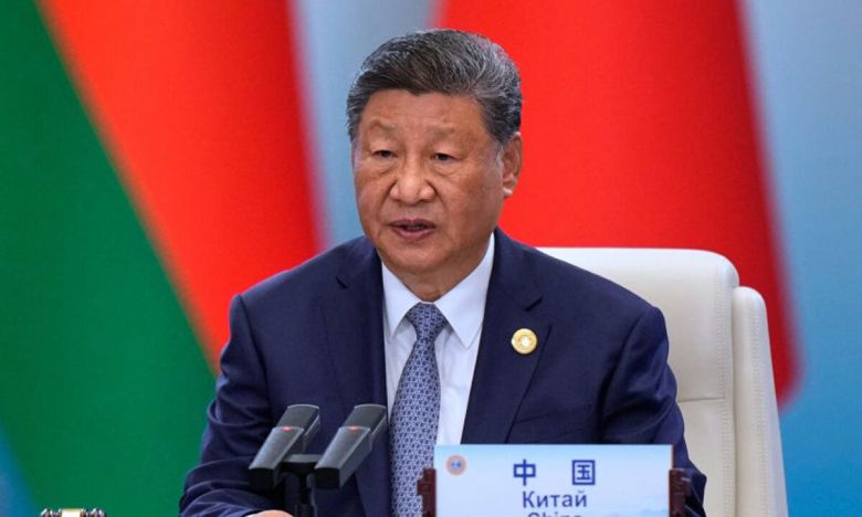 시진핑 중국 국가주석이 1일(현지 시간) 중국 톈진 메이장 컨벤션 전시센터에서 열린 상하이협력기구(SCO) 정상회의에서 연설하고 있다. AP연합뉴스